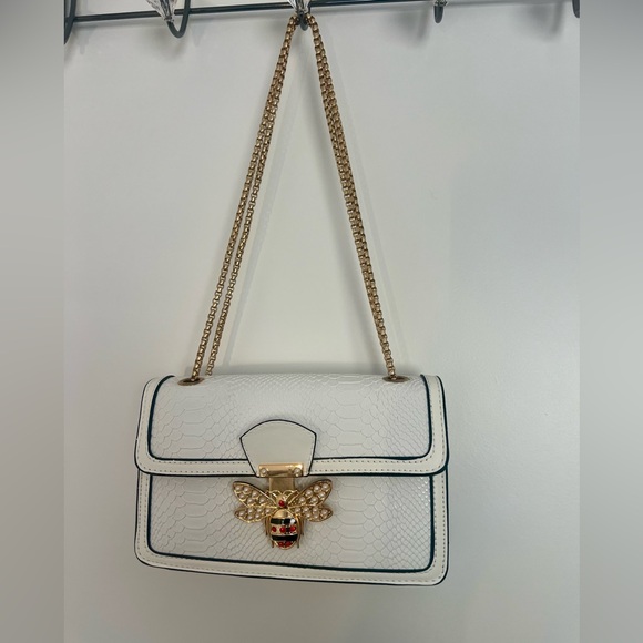 NWOT FAUX LEATHER PURSE w/ CROC DETAIL. - Picture 8 of 9